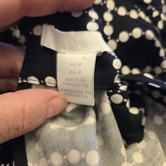 H&M Black and White Open Back And Puff Sleeve Dress Size Med - Picture 6 of 8